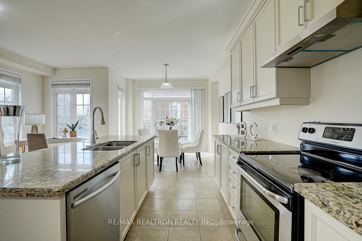 Photo 16 of 61 Warbler Avenue, Vaughan, Patterson — HOMEH