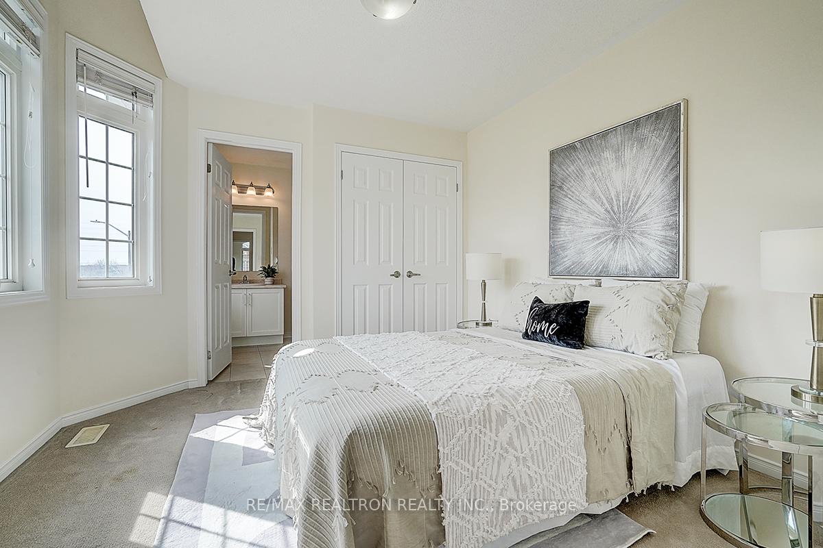 Photo 23 of 61 Warbler Avenue, Vaughan, Patterson — HOMEH