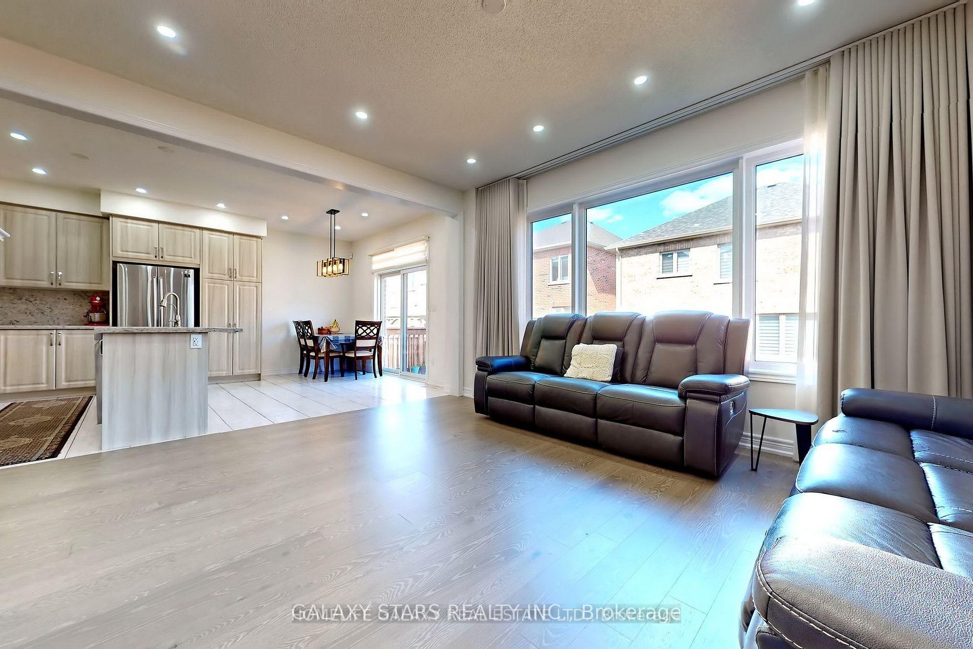 Photo 4 of 1186 Enchanted Crescent, Pickering, Rural Pickering — HOMEH