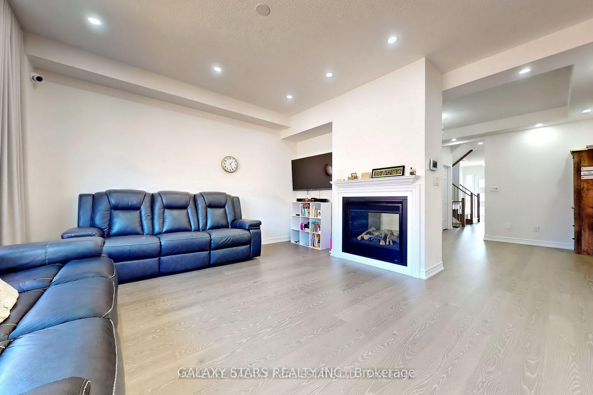 Photo 5 of 1186 Enchanted Crescent, Pickering, Rural Pickering — HOMEH