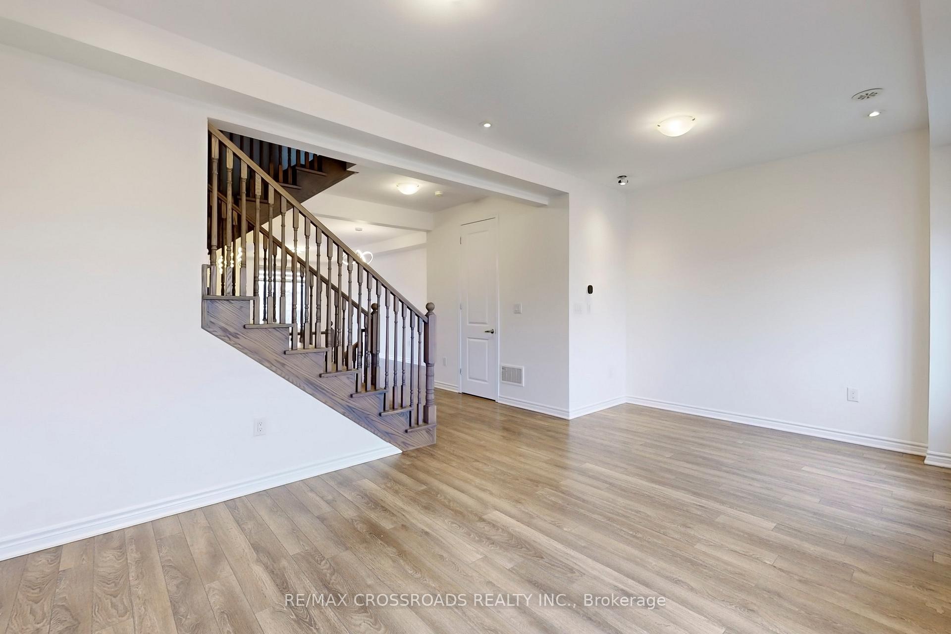 Photo 16 of 18 Fiesta Way, Whitby, Rural Whitby — HOMEH