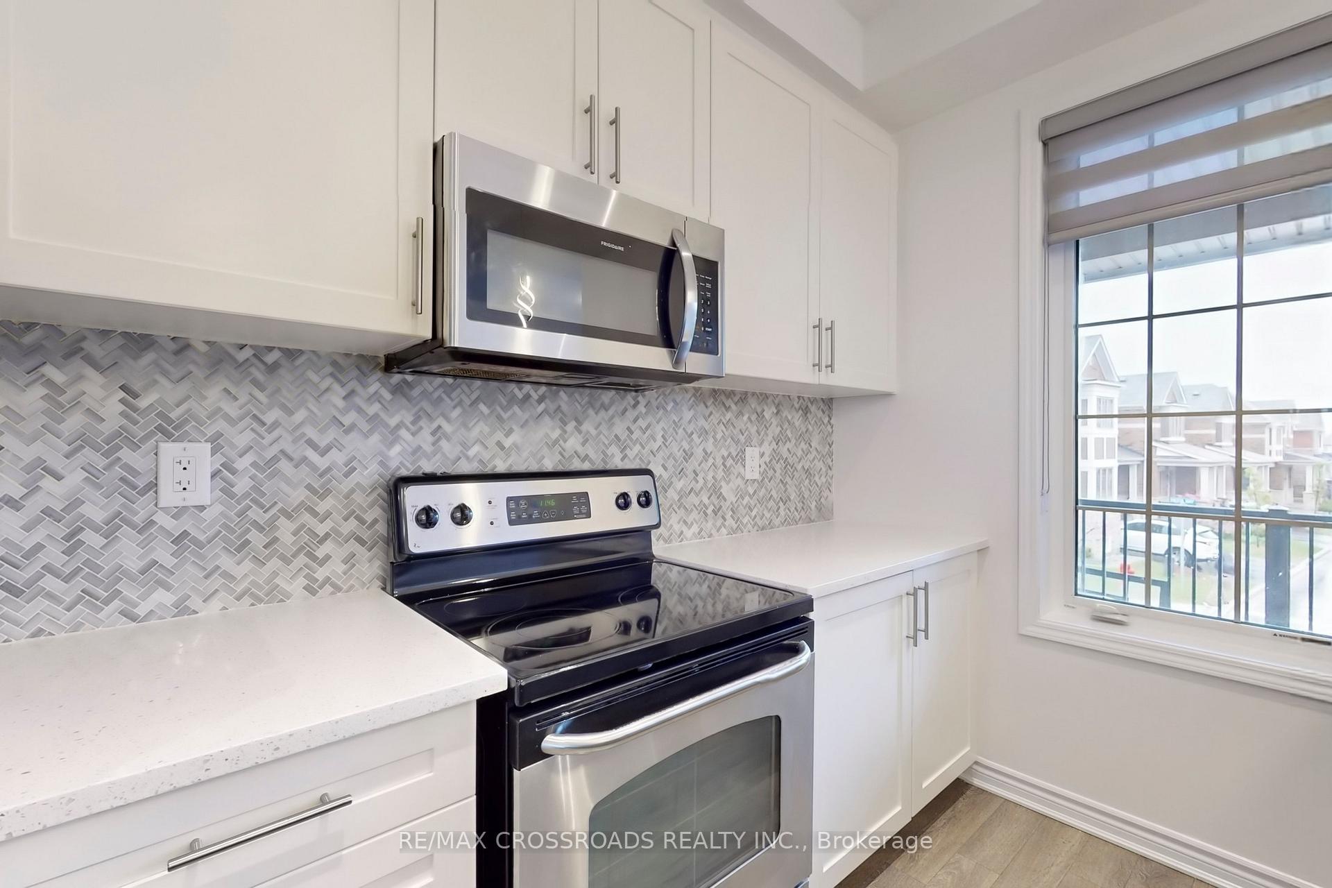 Photo 21 of 18 Fiesta Way, Whitby, Rural Whitby — HOMEH