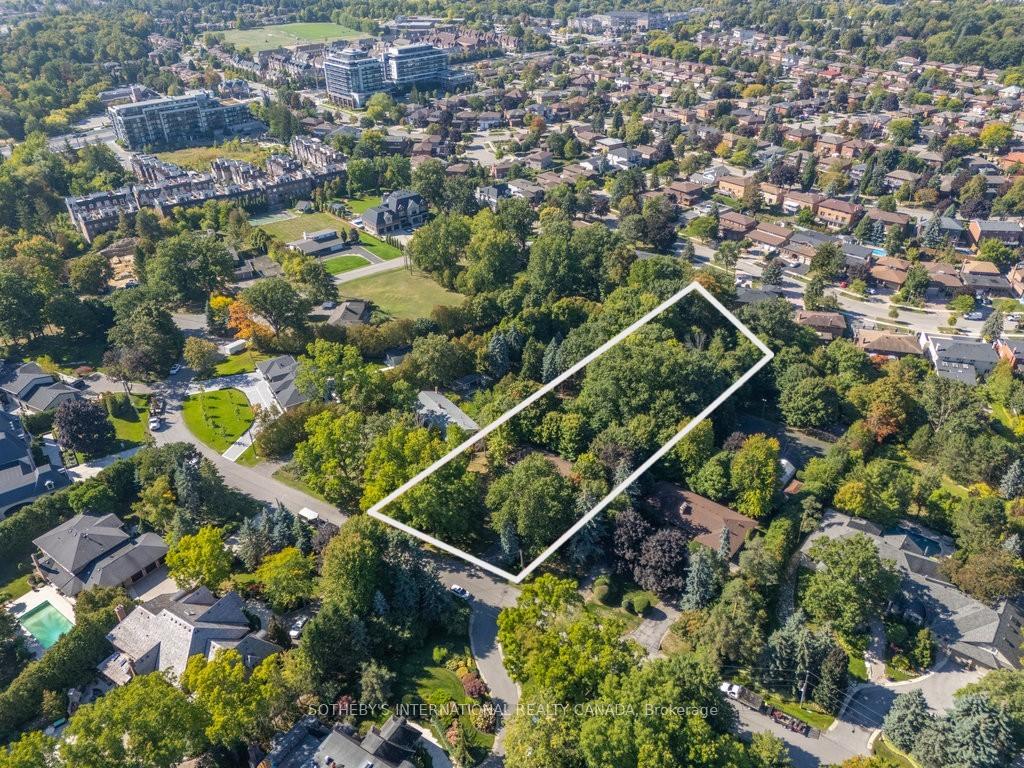Photo 5 of 146 Sylvadene Parkway, Vaughan, East Woodbridge — HOMEH