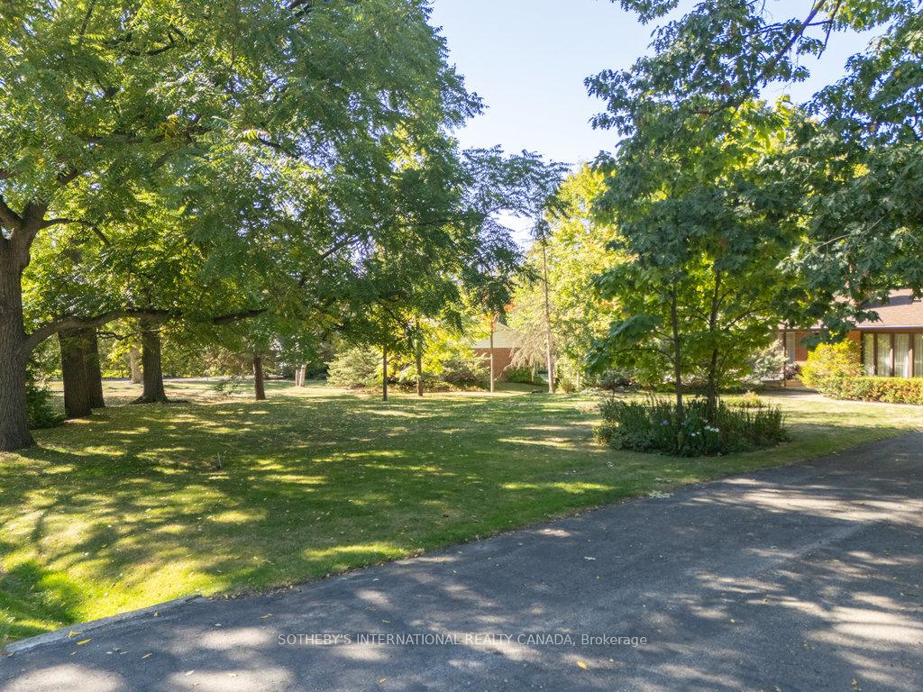 Photo 7 of 146 Sylvadene Parkway, Vaughan, East Woodbridge — HOMEH