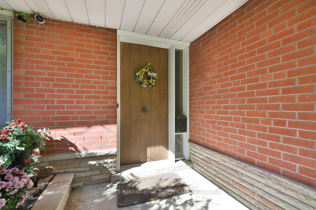 Photo 10 of 146 Sylvadene Parkway, Vaughan, East Woodbridge — HOMEH