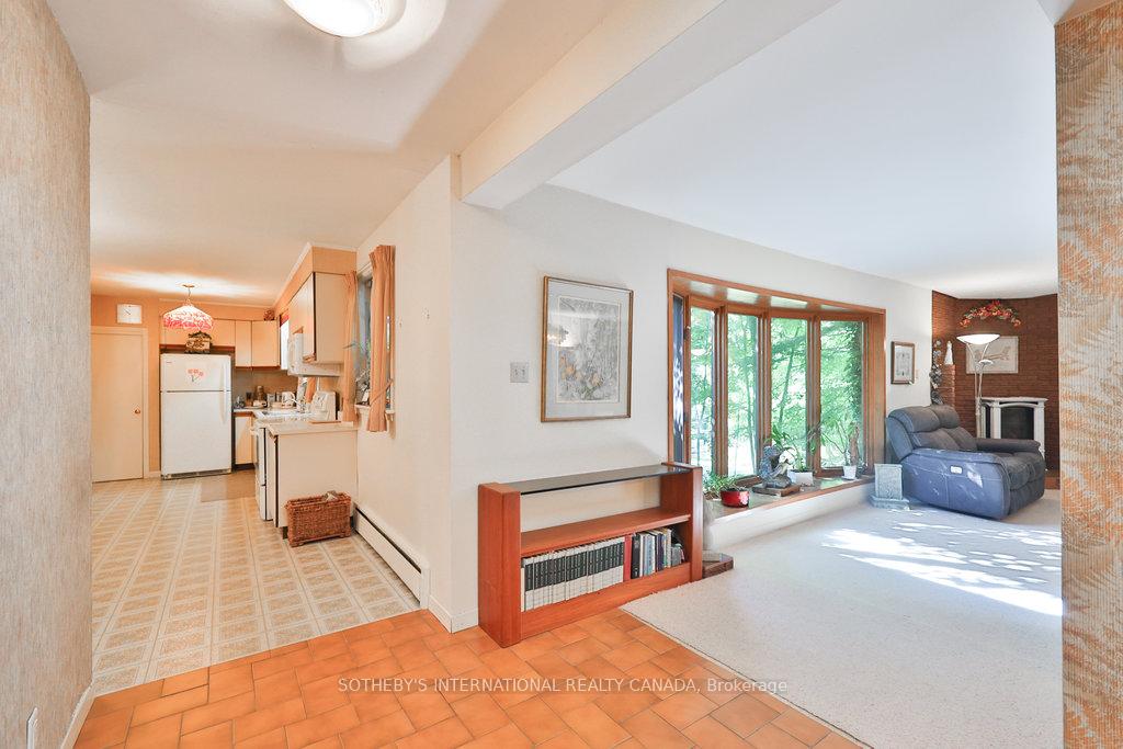 Photo 12 of 146 Sylvadene Parkway, Vaughan, East Woodbridge — HOMEH