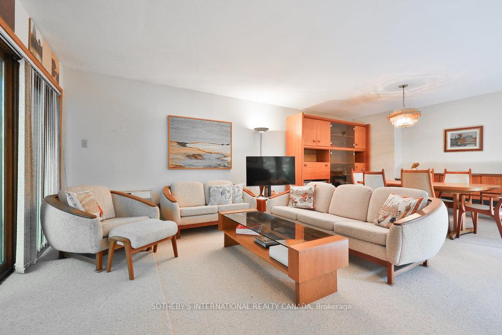 Photo 16 of 146 Sylvadene Parkway, Vaughan, East Woodbridge — HOMEH