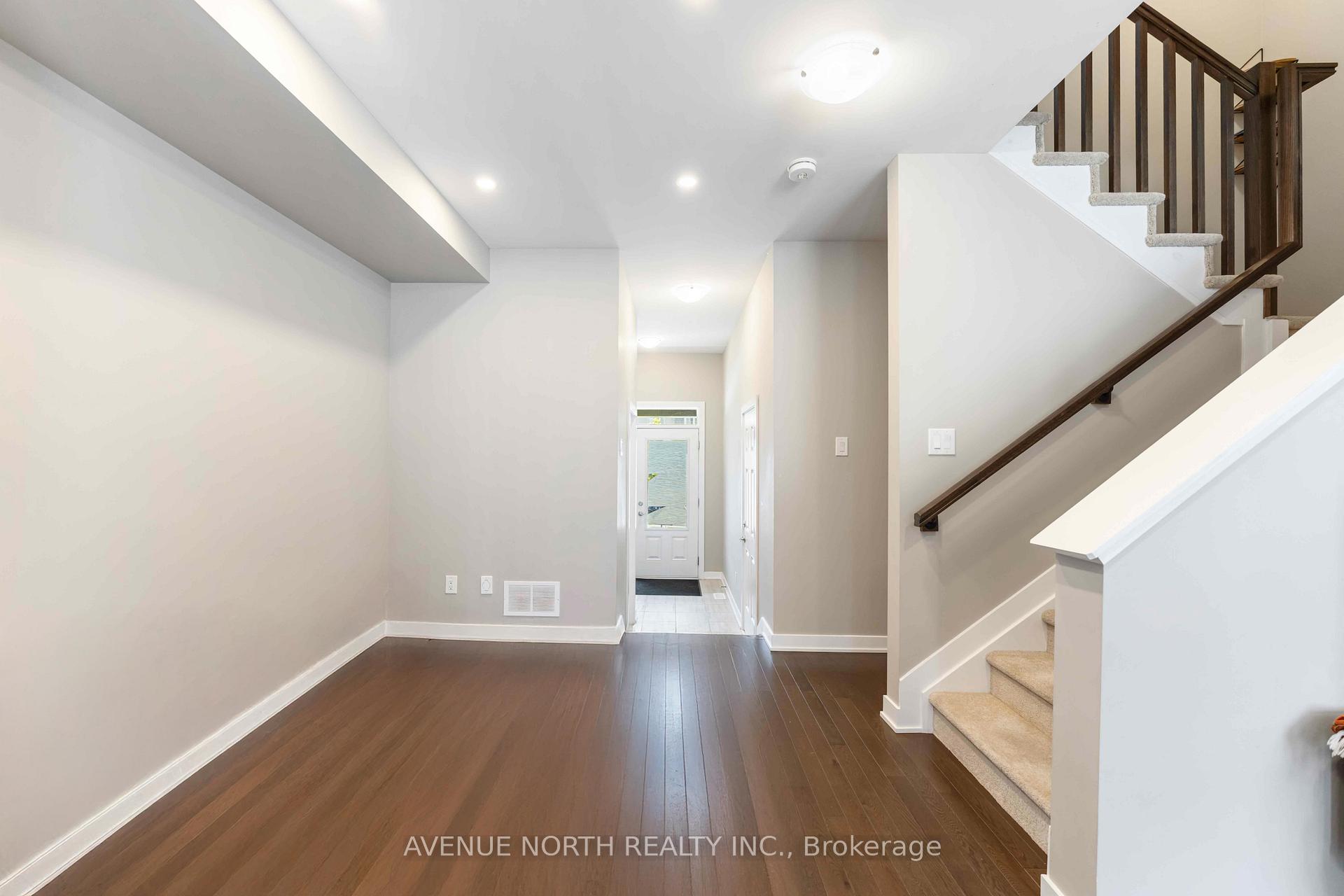 Photo 5 of 1018 Kijik Crescent, Ottawa, Blossom Park/Kemp Park/Findlay Creek — HOMEH