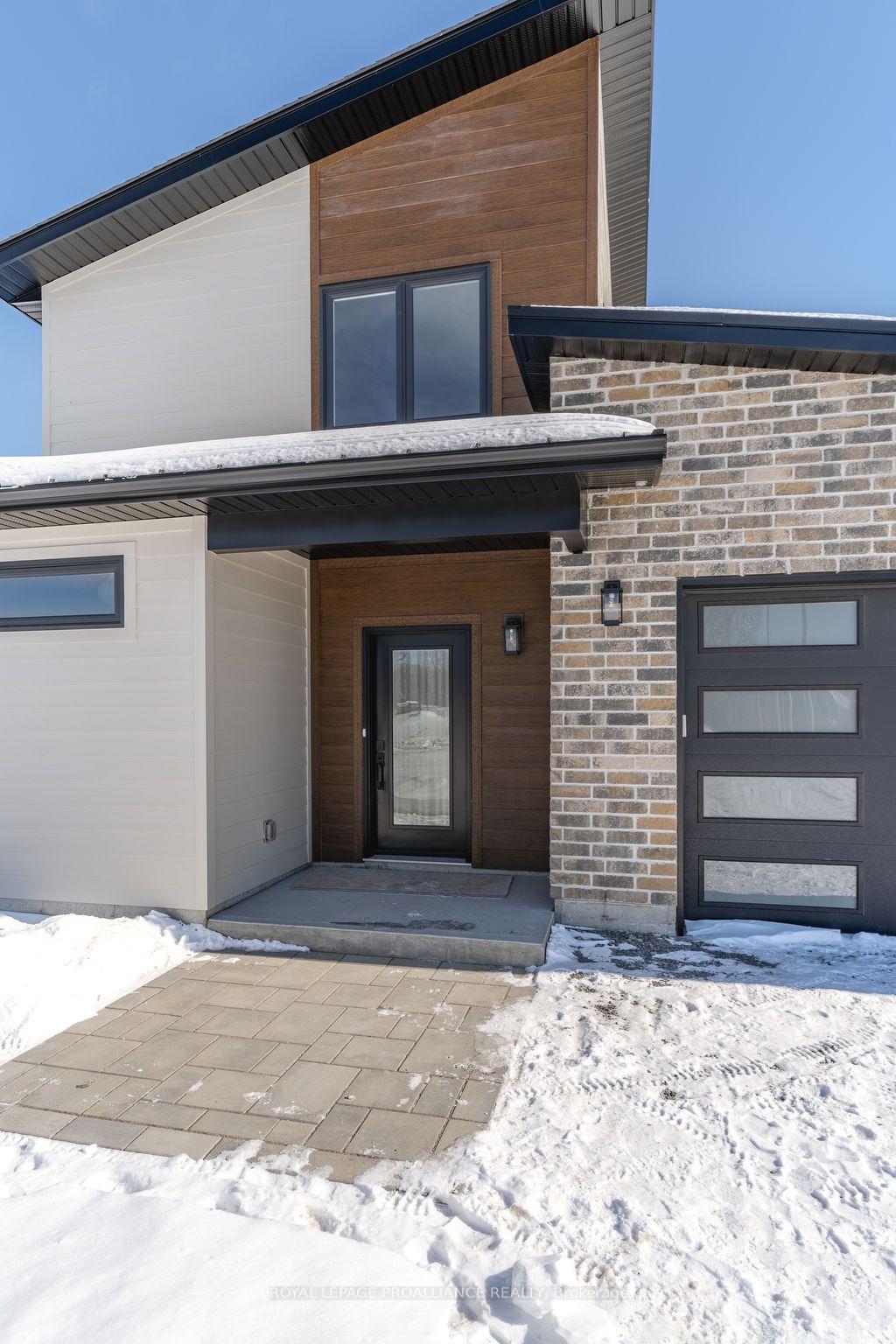 Photo 2 of 43 Fraser Drive, Quinte West, Sidney Ward — HOMEH