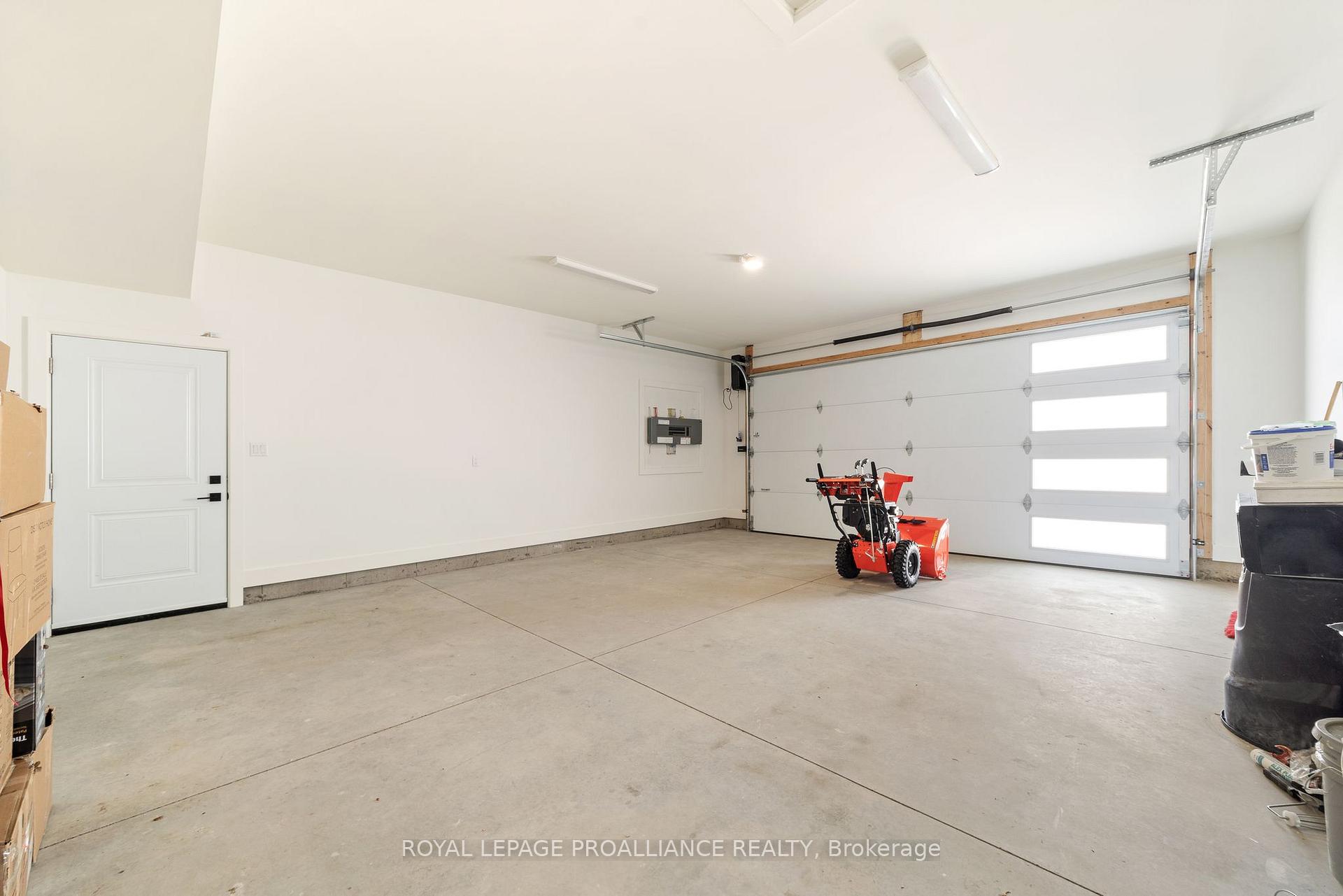 Photo 35 of 43 Fraser Drive, Quinte West, Sidney Ward — HOMEH
