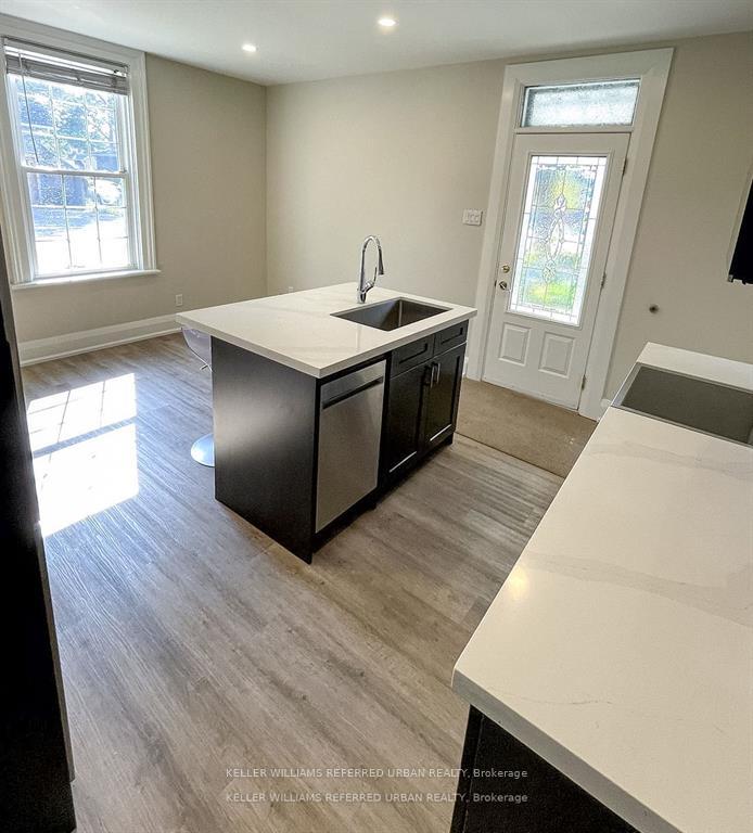 Photo 6 of Unit A, 54 Centre Street, Aurora, Aurora Village — HOMEH