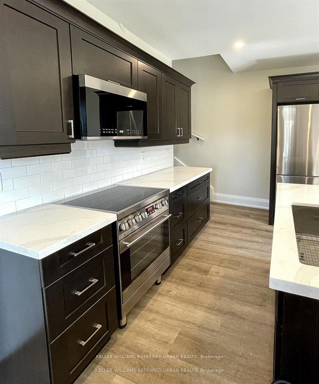 Photo 8 of Unit A, 54 Centre Street, Aurora, Aurora Village — HOMEH