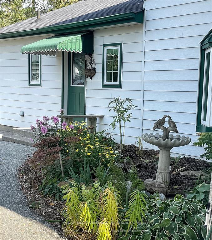 Photo 24 of Unit A, 54 Centre Street, Aurora, Aurora Village — HOMEH