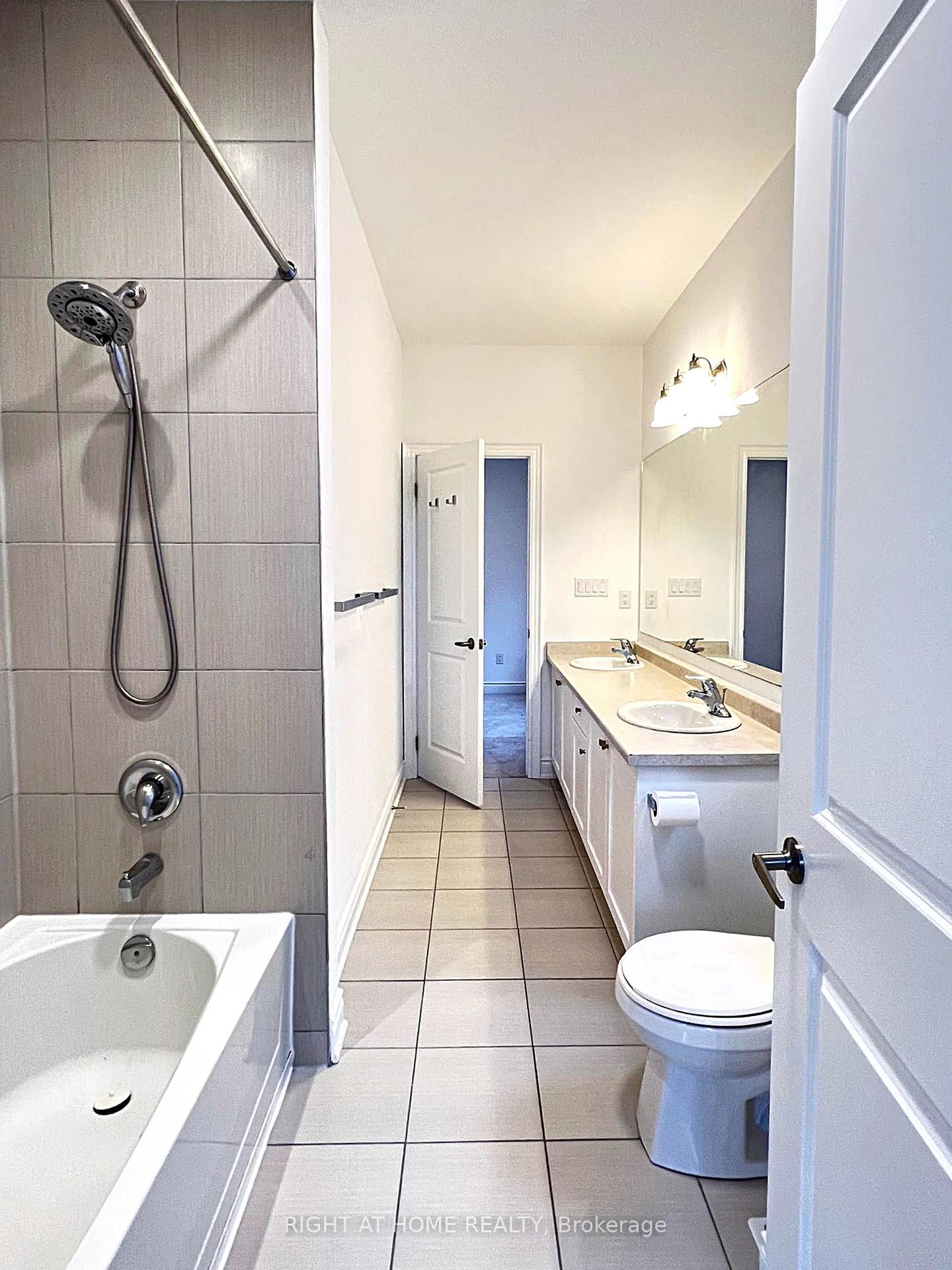 Photo 11 of 110 Hatton Garden Road, Vaughan, Vellore Village — HOMEH