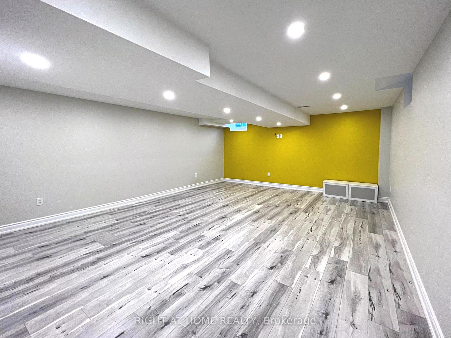 Photo 12 of 110 Hatton Garden Road, Vaughan, Vellore Village — HOMEH