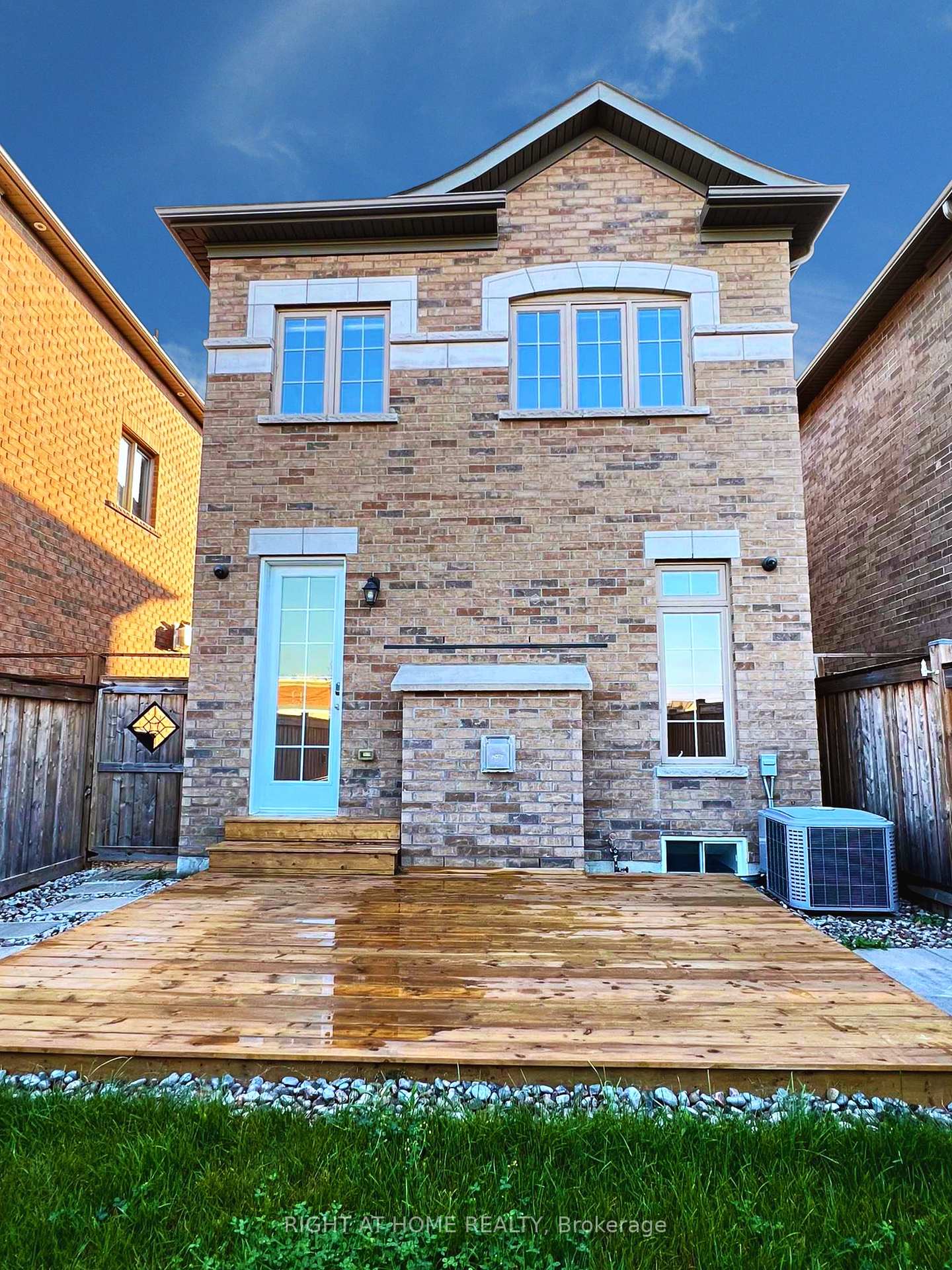 Photo 18 of 110 Hatton Garden Road, Vaughan, Vellore Village — HOMEH