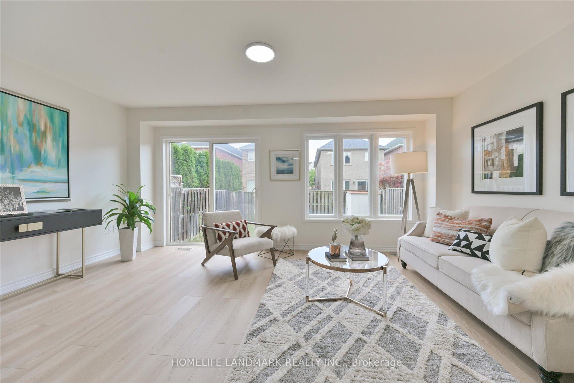Photo 8 of 206 Venice Gate Drive, Vaughan, Vellore Village — HOMEH