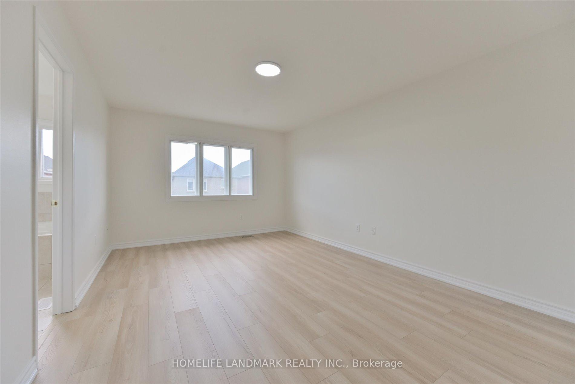 Photo 19 of 206 Venice Gate Drive, Vaughan, Vellore Village — HOMEH