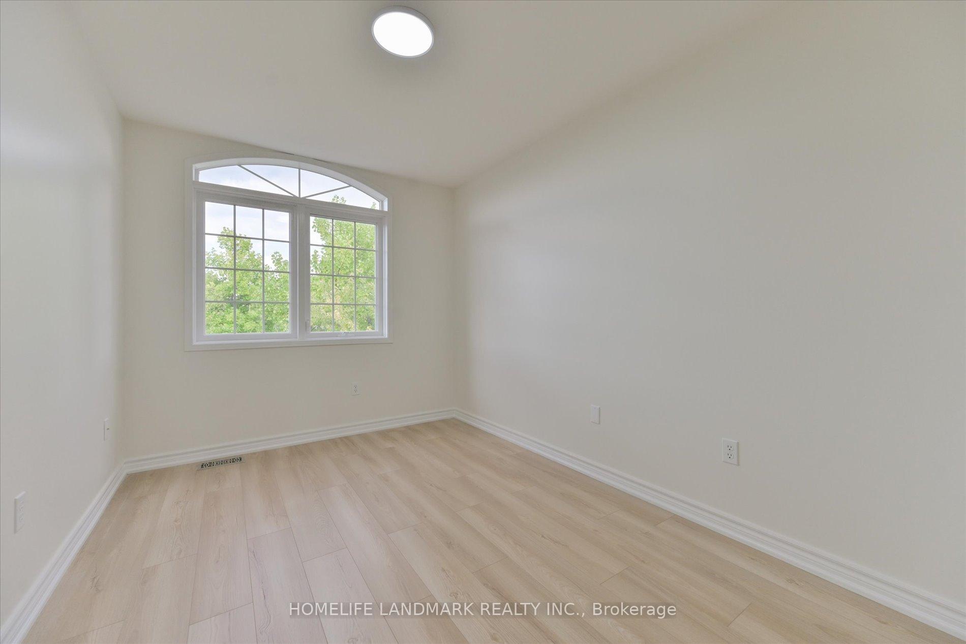 Photo 25 of 206 Venice Gate Drive, Vaughan, Vellore Village — HOMEH