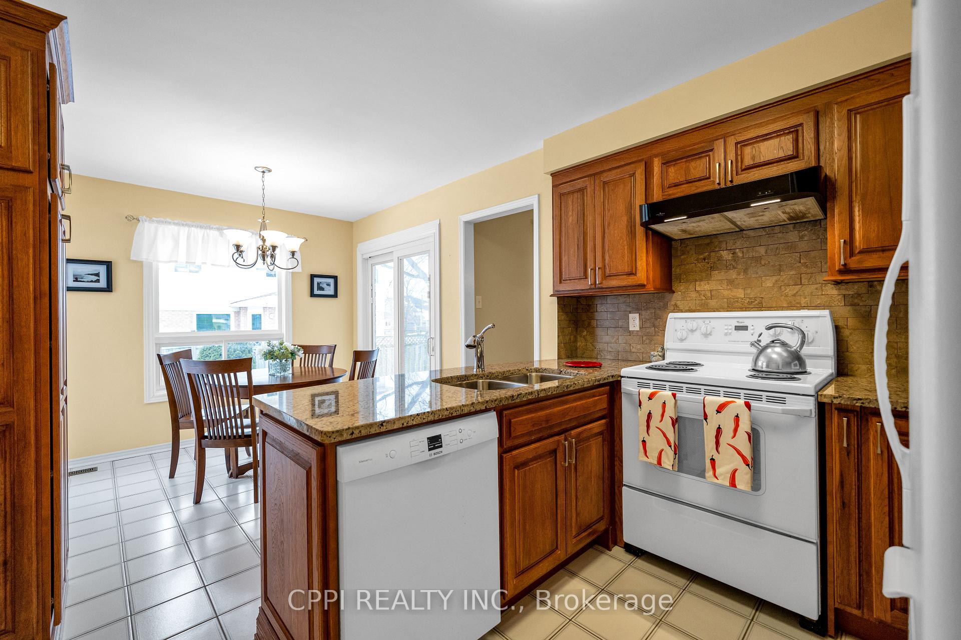 Photo 6 of 1566 Somergrove Crescent, Pickering, Brock Ridge — HOMEH