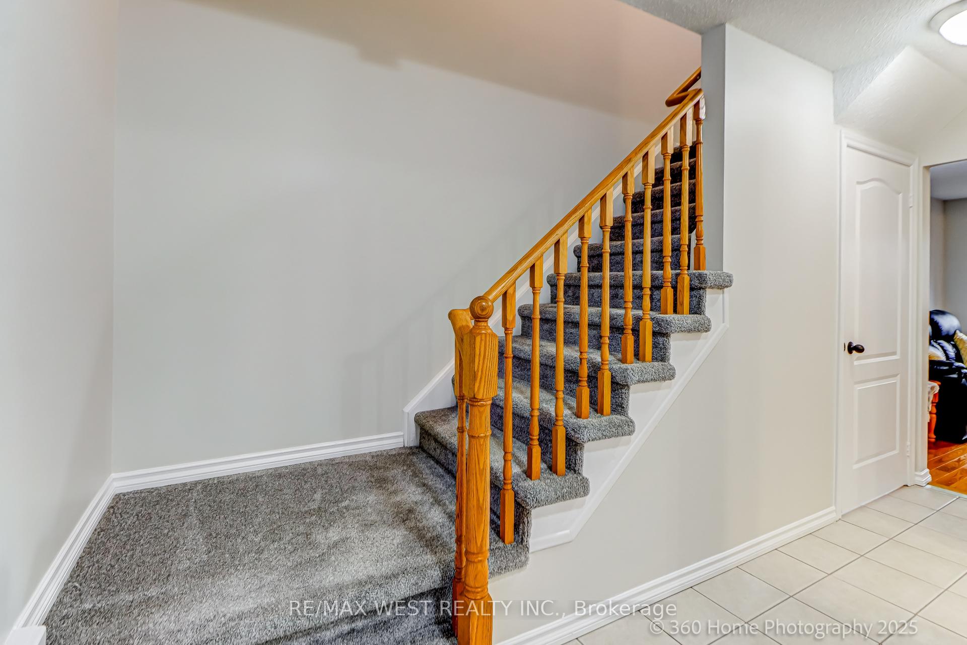 Photo 10 of 1136 Tanzer Court, Pickering, Bay Ridges — HOMEH