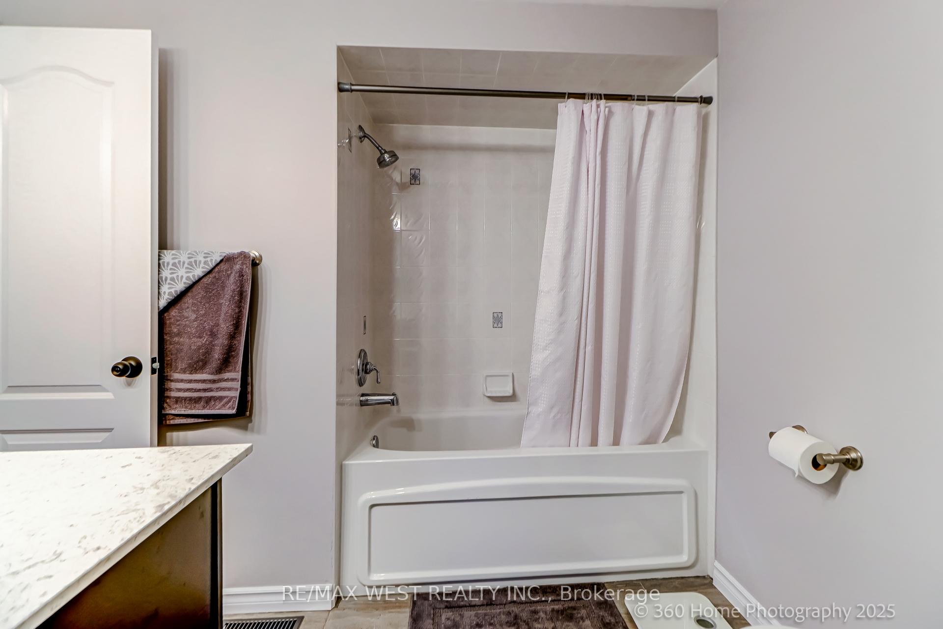 Photo 14 of 1136 Tanzer Court, Pickering, Bay Ridges — HOMEH