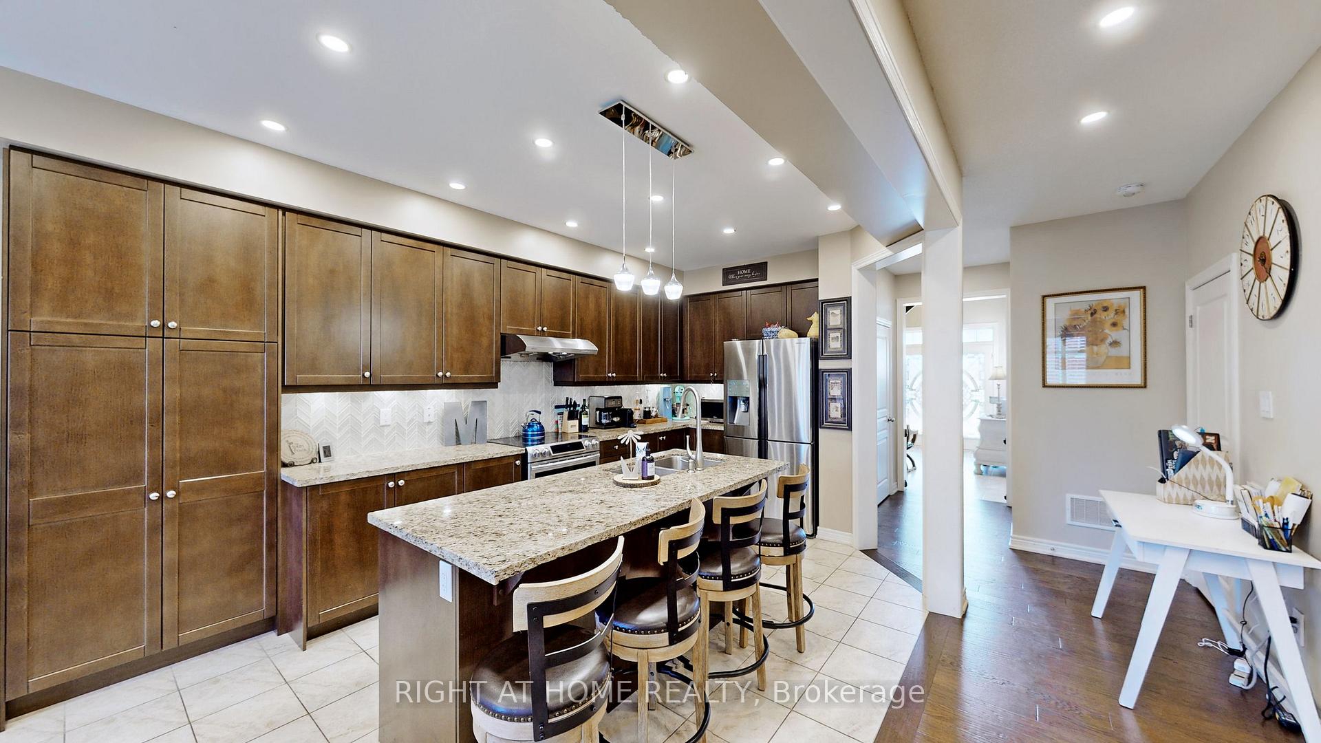 Photo 10 of 253 East's Corners Boulevard S, Vaughan, Kleinburg — HOMEH