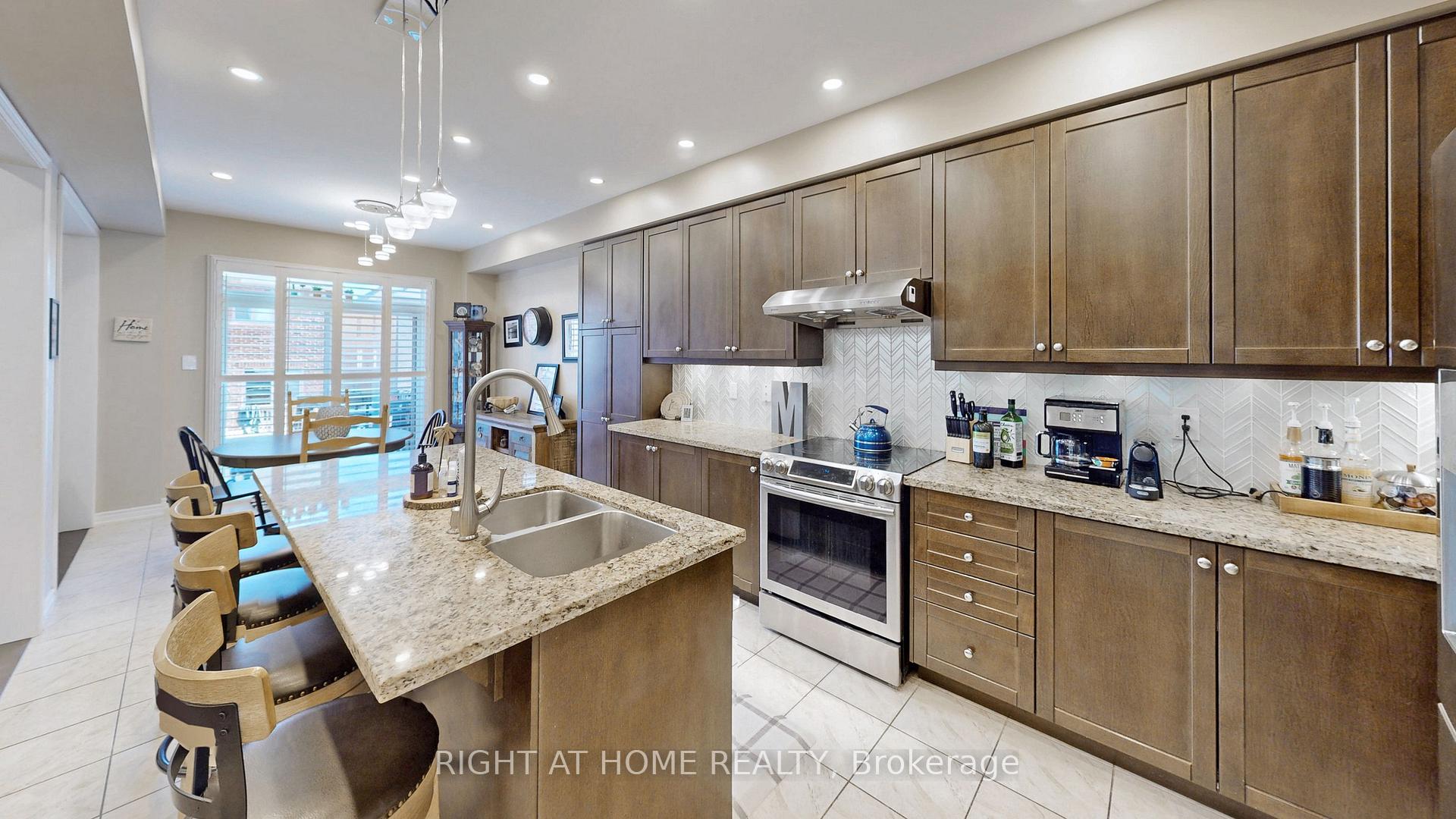 Photo 11 of 253 East's Corners Boulevard S, Vaughan, Kleinburg — HOMEH