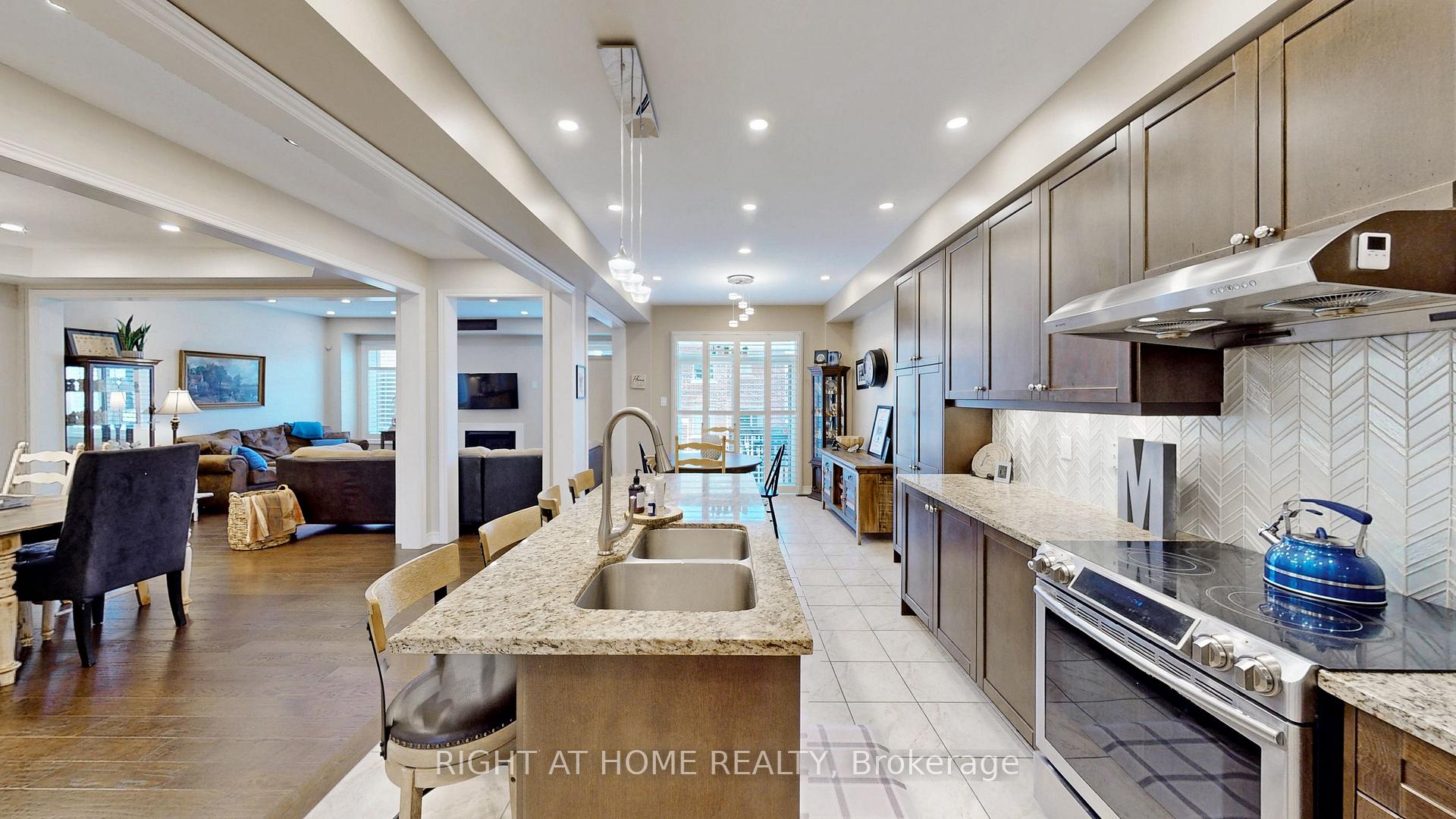 Photo 12 of 253 East's Corners Boulevard S, Vaughan, Kleinburg — HOMEH