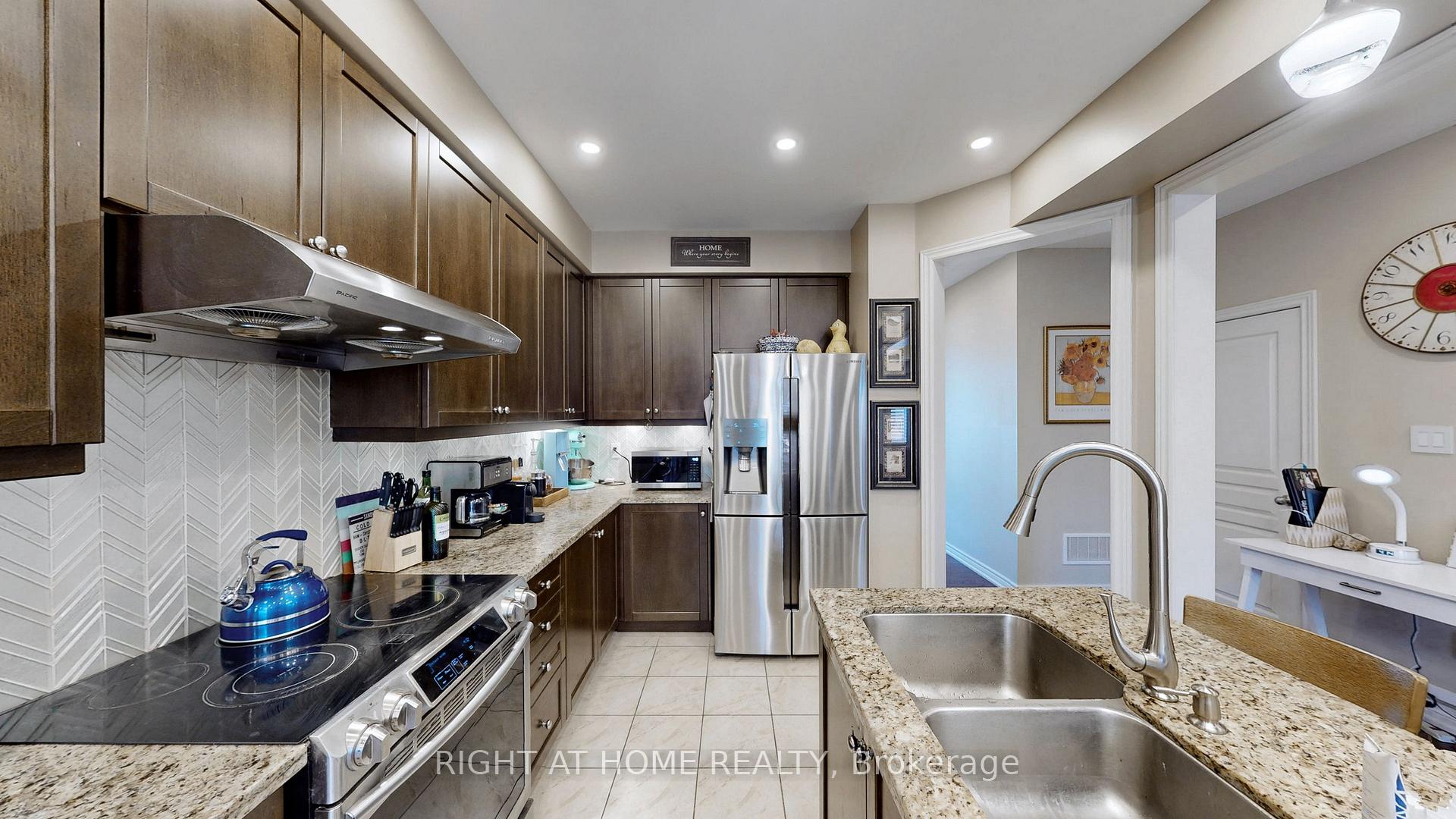 Photo 15 of 253 East's Corners Boulevard S, Vaughan, Kleinburg — HOMEH