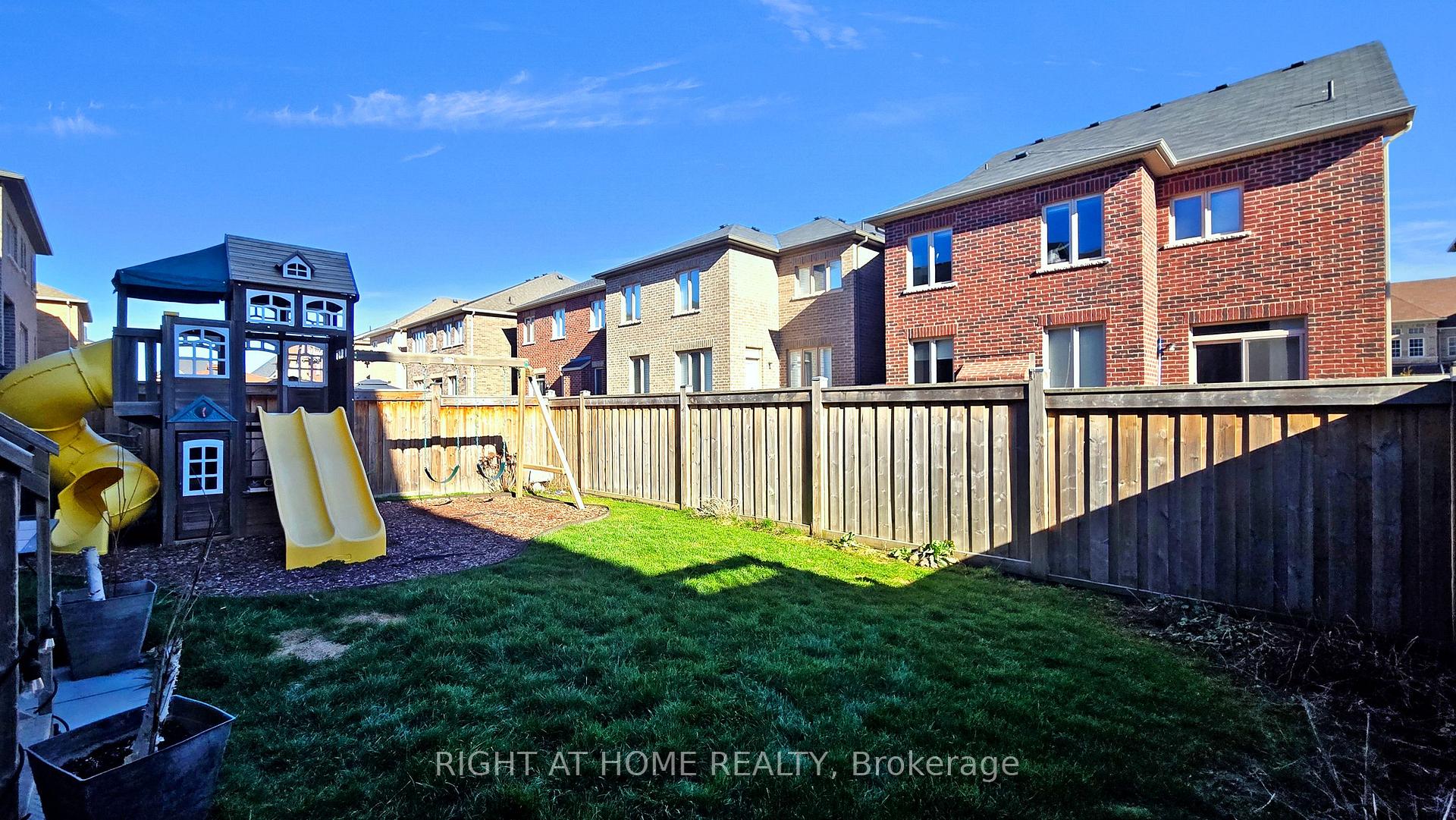 Photo 44 of 253 East's Corners Boulevard S, Vaughan, Kleinburg — HOMEH