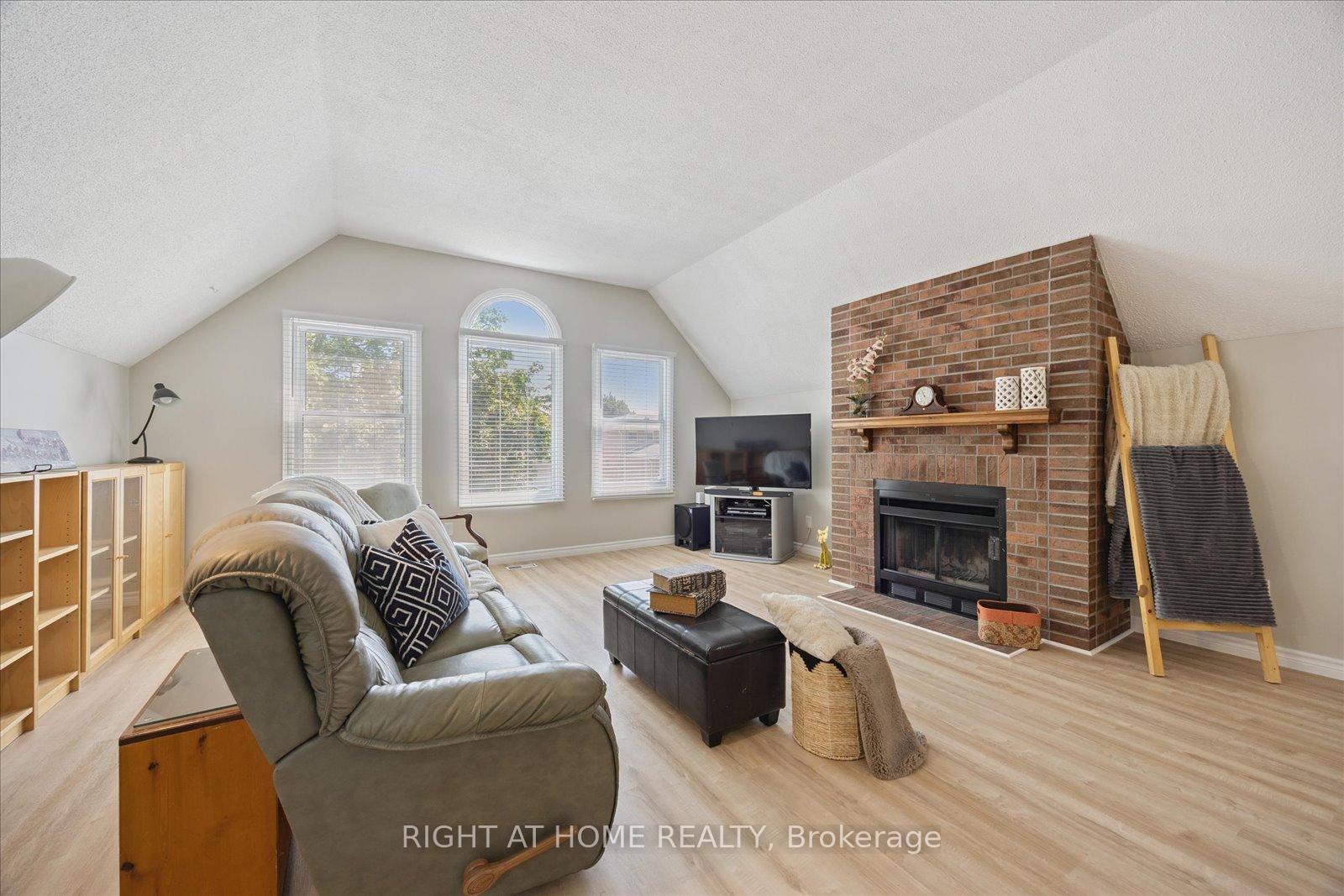 Photo 11 of 123 Ravenscroft Road, Ajax, Central West — HOMEH