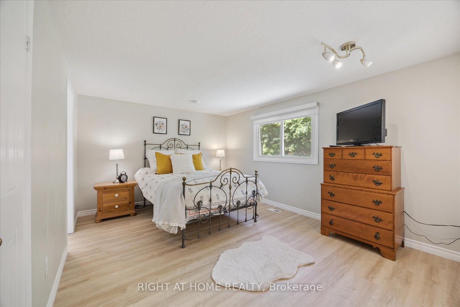 Photo 14 of 123 Ravenscroft Road, Ajax, Central West — HOMEH