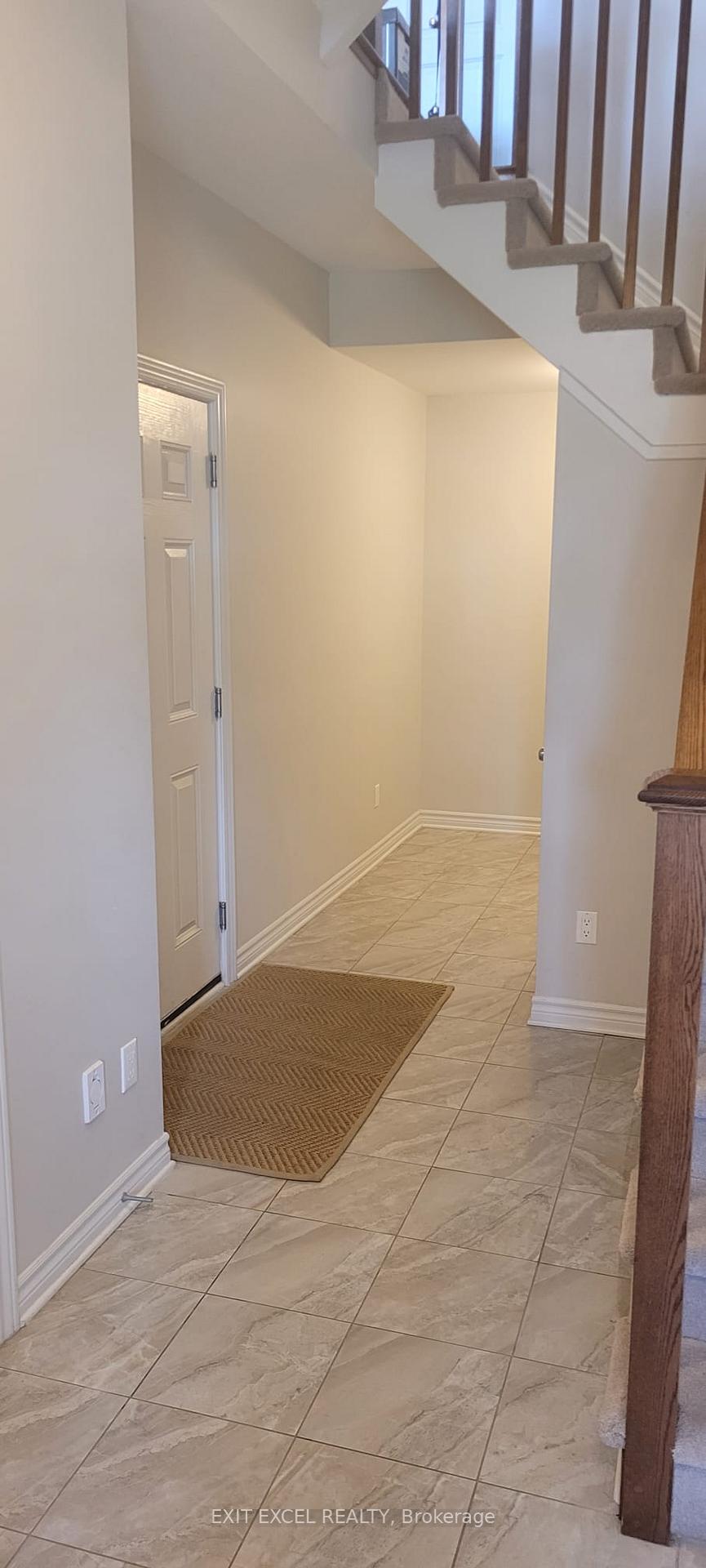 Photo 4 of 568 Labrador Crescent, Ottawa, Blossom Park/Kemp Park/Findlay Creek — HOMEH