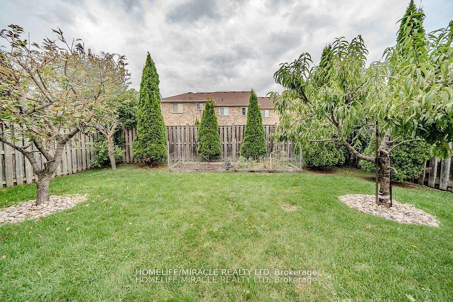 Photo 2 of 47 Gabrielle Crescent, Whitby, Rolling Acres — HOMEH