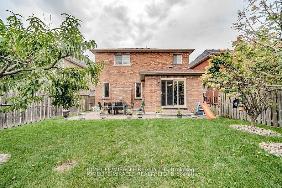 Photo 3 of 47 Gabrielle Crescent, Whitby, Rolling Acres — HOMEH