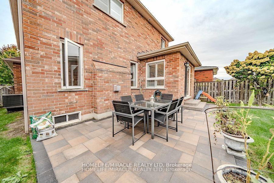 Photo 4 of 47 Gabrielle Crescent, Whitby, Rolling Acres — HOMEH