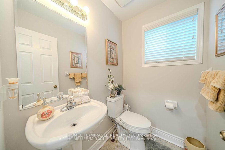 Photo 6 of 47 Gabrielle Crescent, Whitby, Rolling Acres — HOMEH