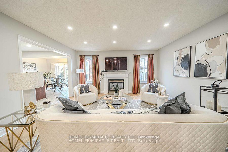 Photo 12 of 47 Gabrielle Crescent, Whitby, Rolling Acres — HOMEH