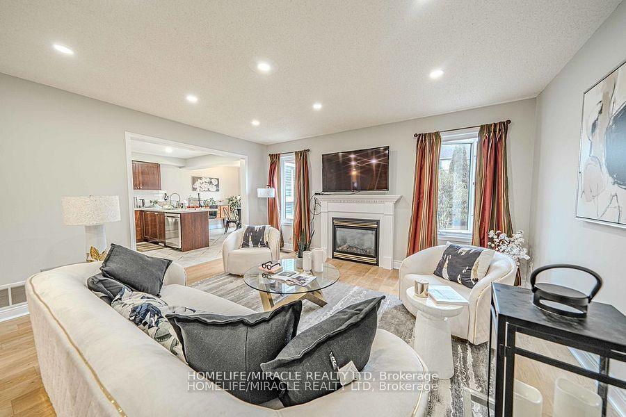 Photo 13 of 47 Gabrielle Crescent, Whitby, Rolling Acres — HOMEH
