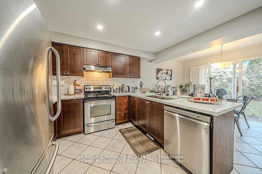 Photo 16 of 47 Gabrielle Crescent, Whitby, Rolling Acres — HOMEH