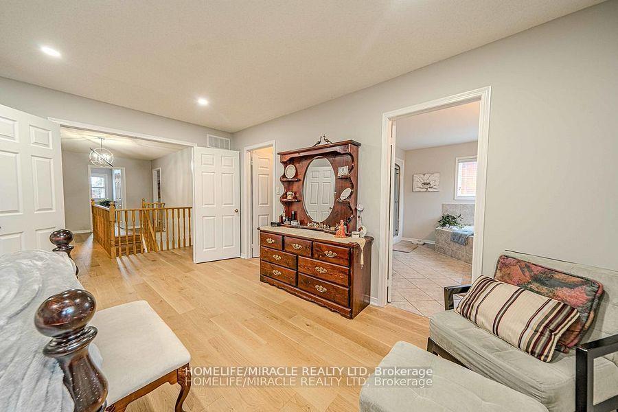 Photo 24 of 47 Gabrielle Crescent, Whitby, Rolling Acres — HOMEH