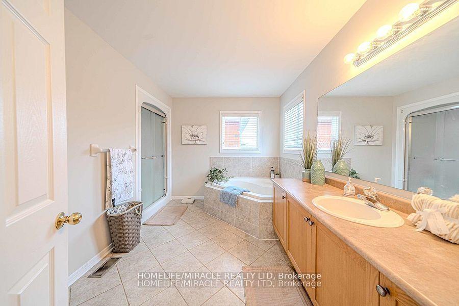 Photo 25 of 47 Gabrielle Crescent, Whitby, Rolling Acres — HOMEH