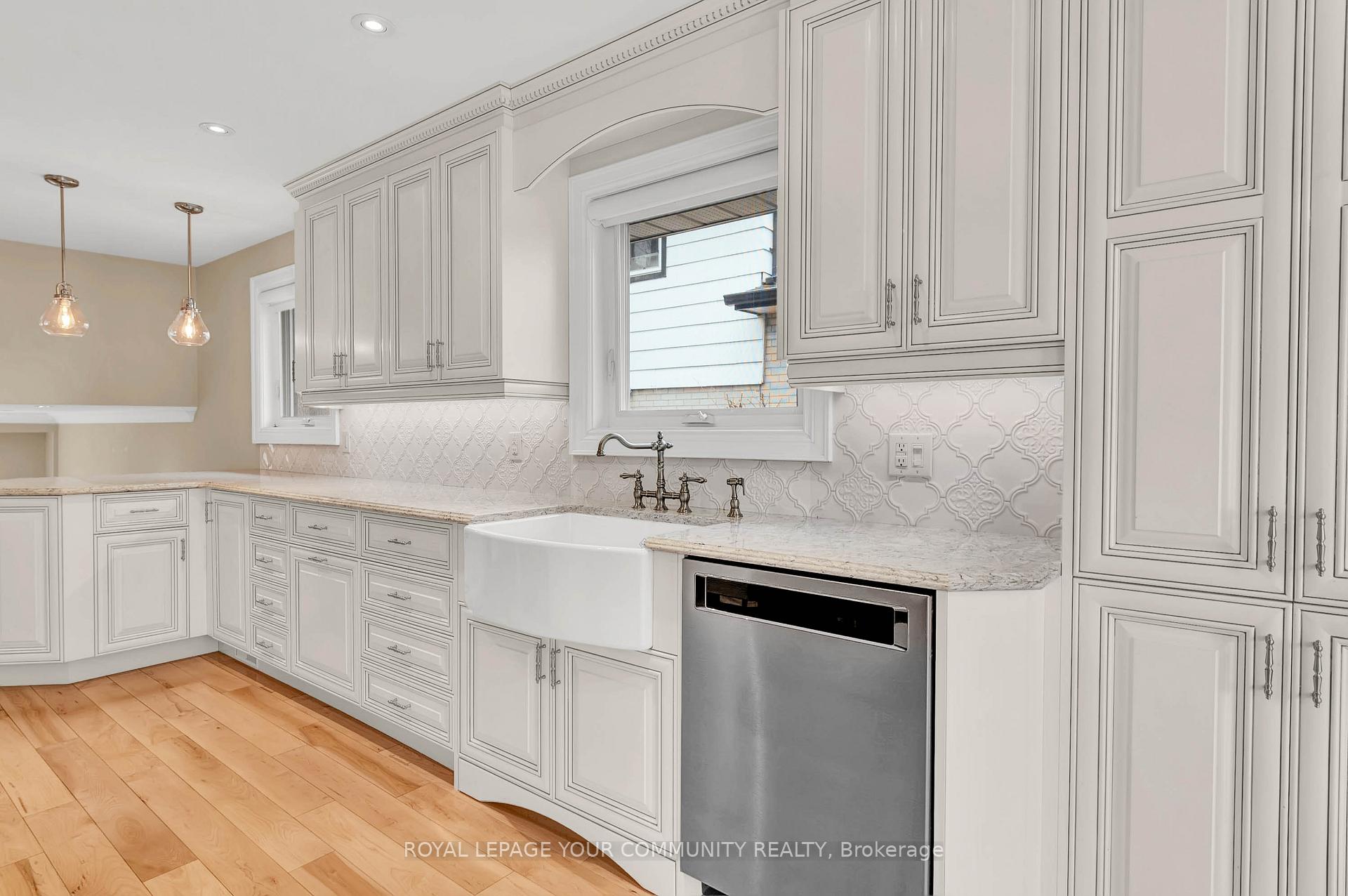 Photo 3 of 998 Vistula Drive, Pickering, West Shore — HOMEH