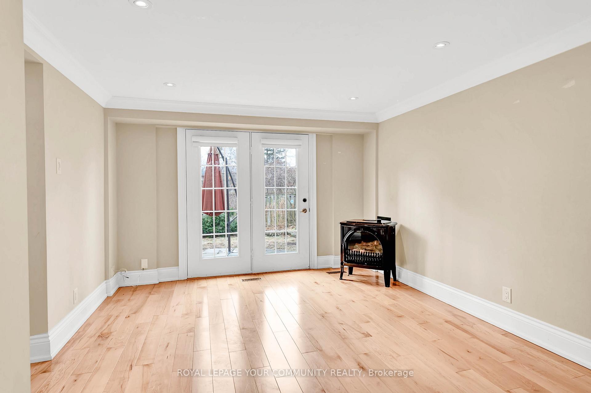 Photo 10 of 998 Vistula Drive, Pickering, West Shore — HOMEH