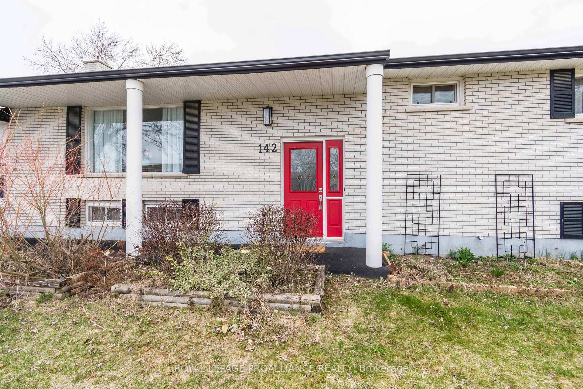 Photo 2 of 142 Jeffrey Drive, Quinte West, Sidney Ward — HOMEH