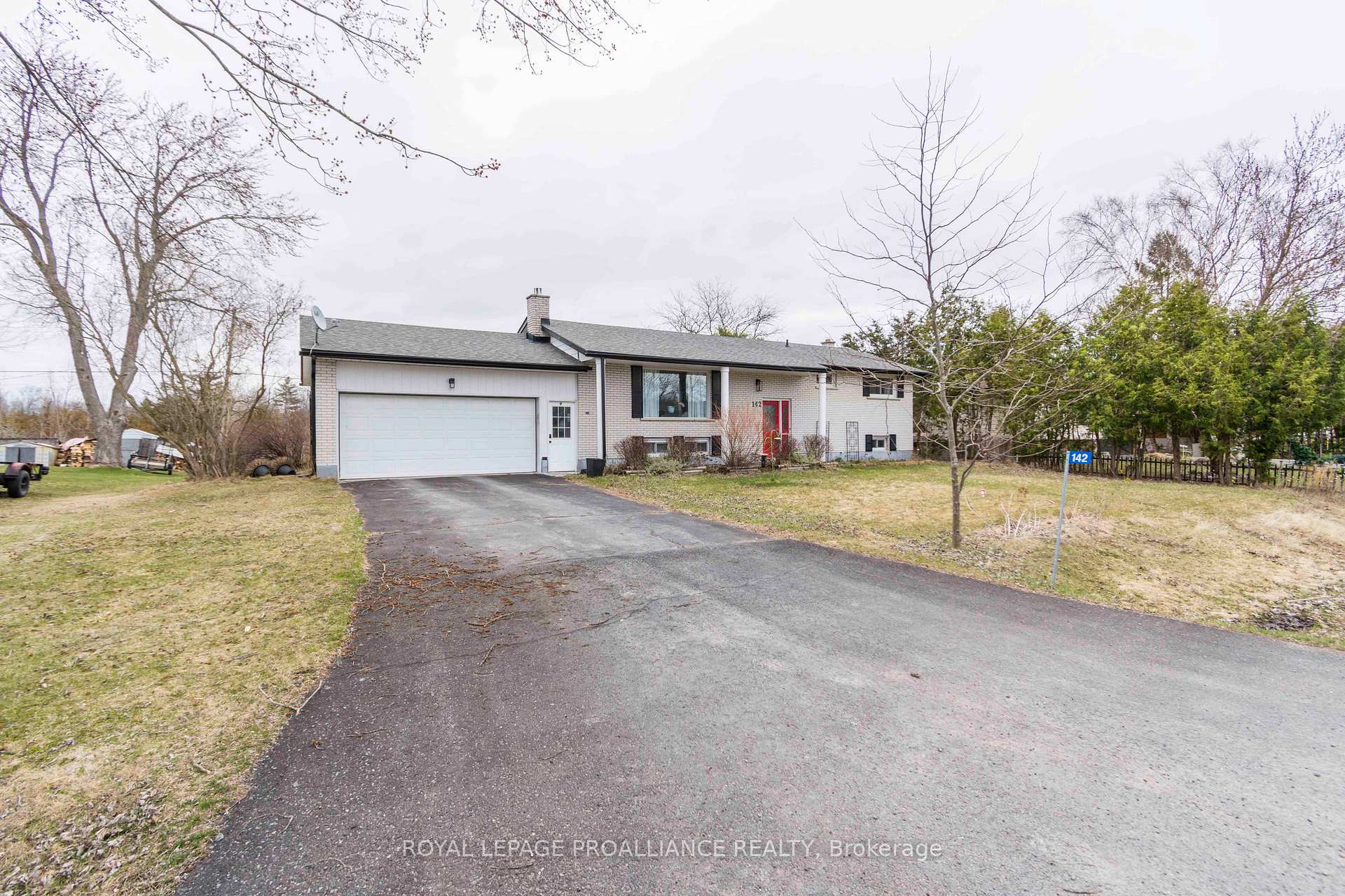 Photo 4 of 142 Jeffrey Drive, Quinte West, Sidney Ward — HOMEH