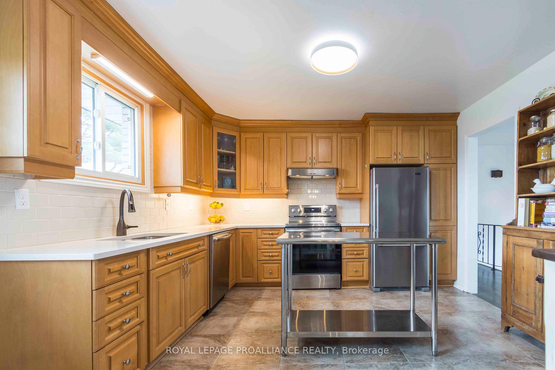 Photo 11 of 142 Jeffrey Drive, Quinte West, Sidney Ward — HOMEH