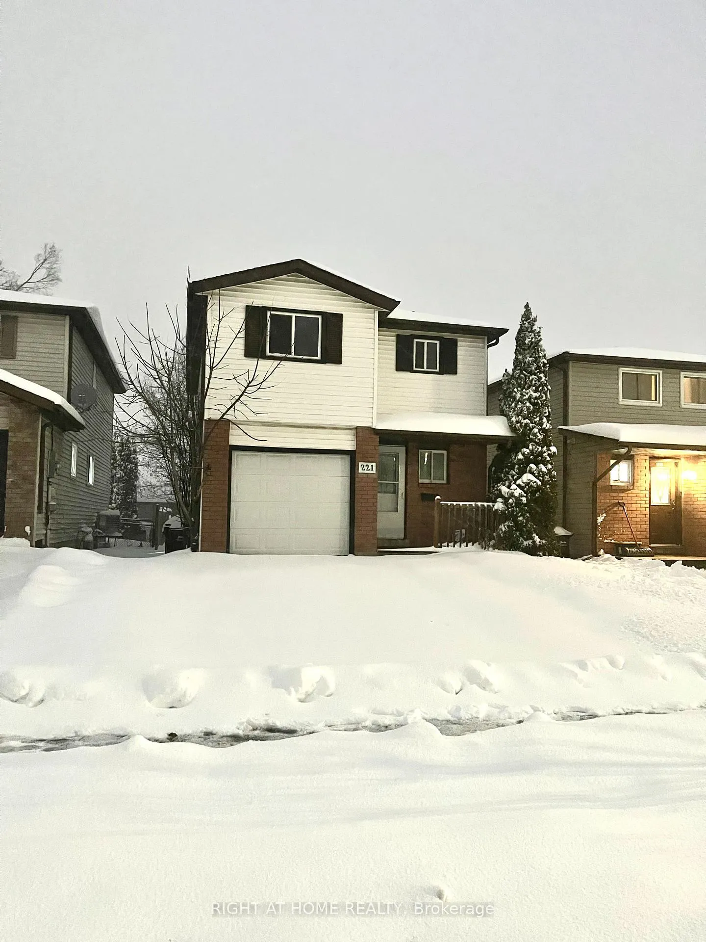 Photo 1 of 221 Hickling Trail, Barrie, Grove East — HOMEH