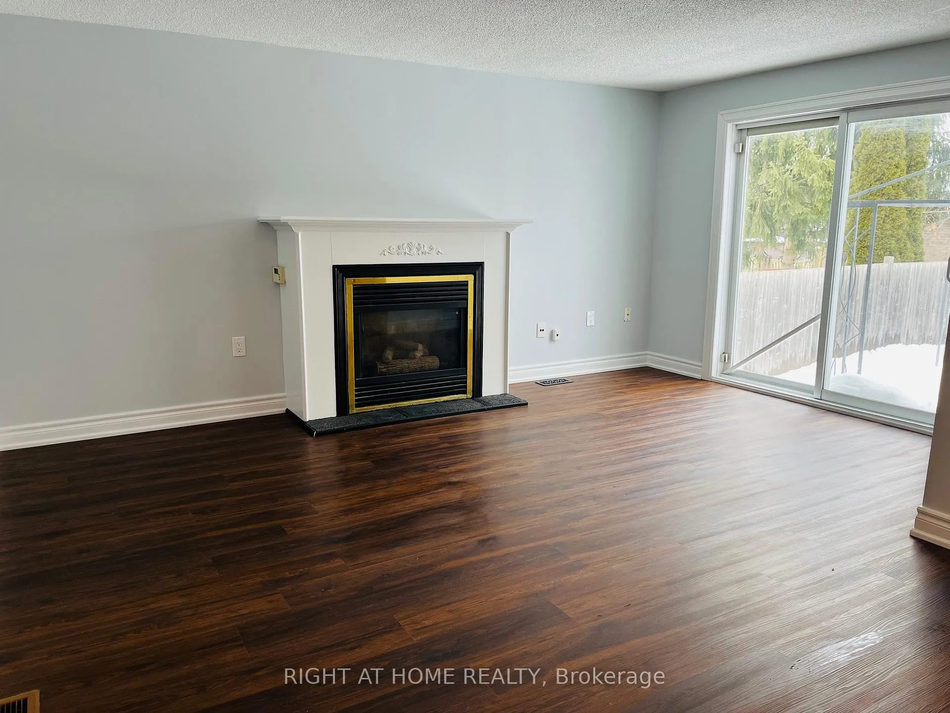 Photo 2 of 221 Hickling Trail, Barrie, Grove East — HOMEH